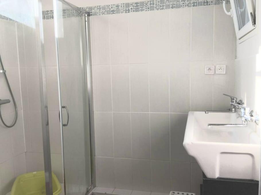 Loft Avec Jardin Au Bord De L'Eau Au Rdc D'Une Ancienne Ecole 普卢加斯泰勒-达乌拉斯 外观 照片